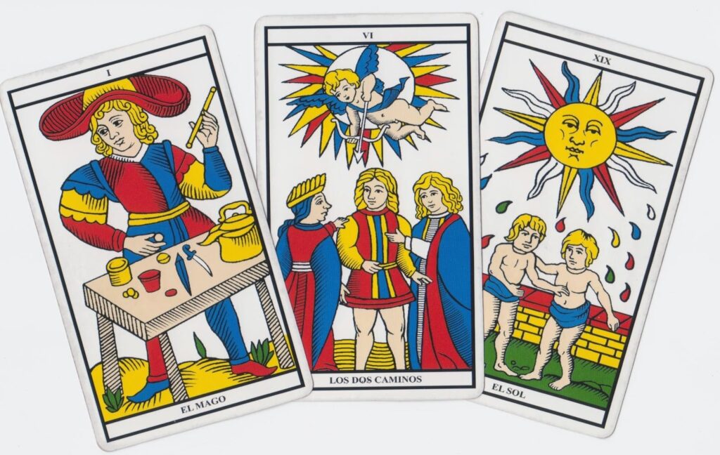 Rueda del zodiaco con los doce signos sobre un cielo estrellado