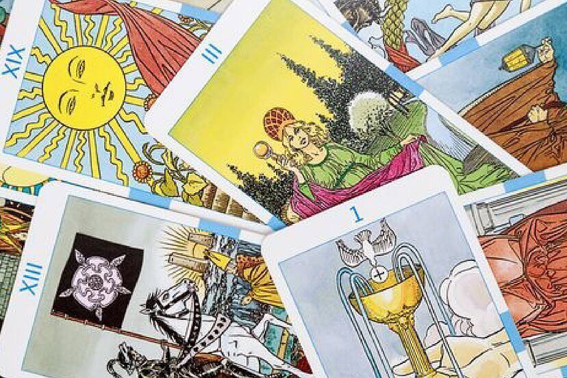 Carta astral antigua con los símbolos del zodiaco dibujados a mano